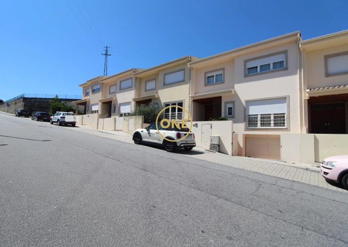 Moradia T4 para Venda em Vila Nova de Famalicão e Calendário Foto 2