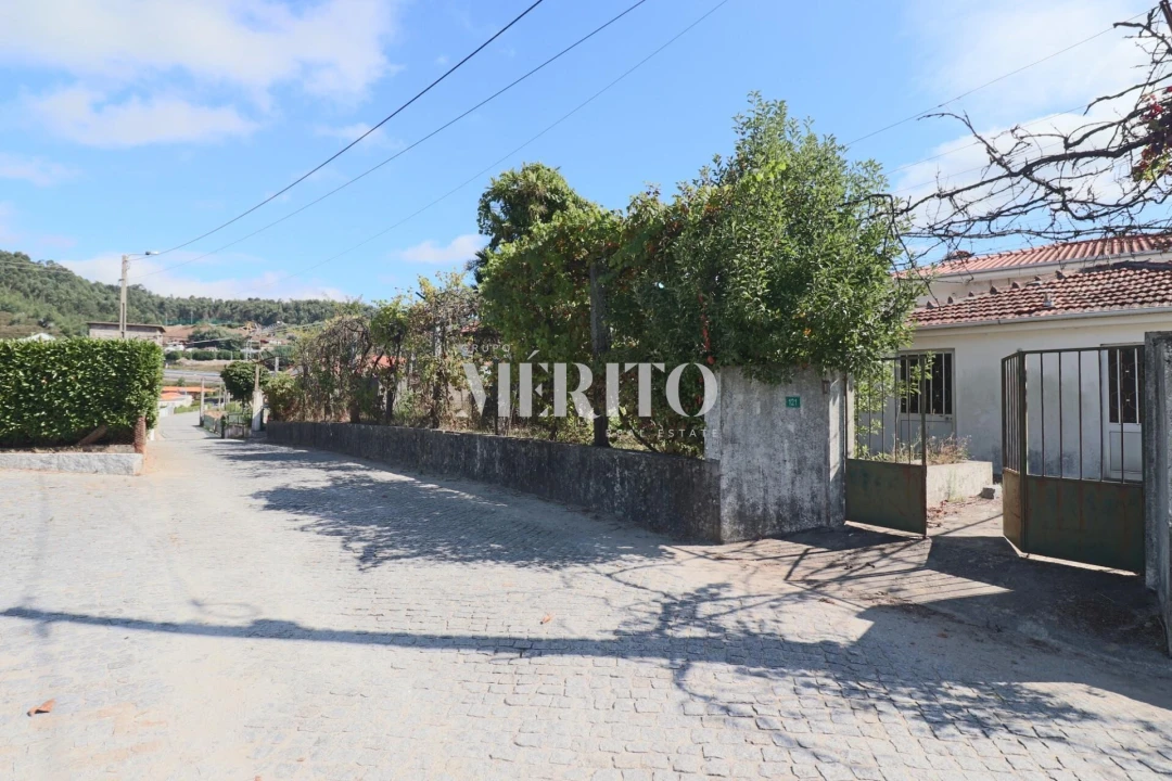 Moradia T2 para Venda em Abação e Gémeos Foto 4