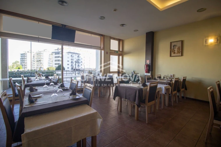 Negócio para Arrendamento em Arcozelo Foto 2