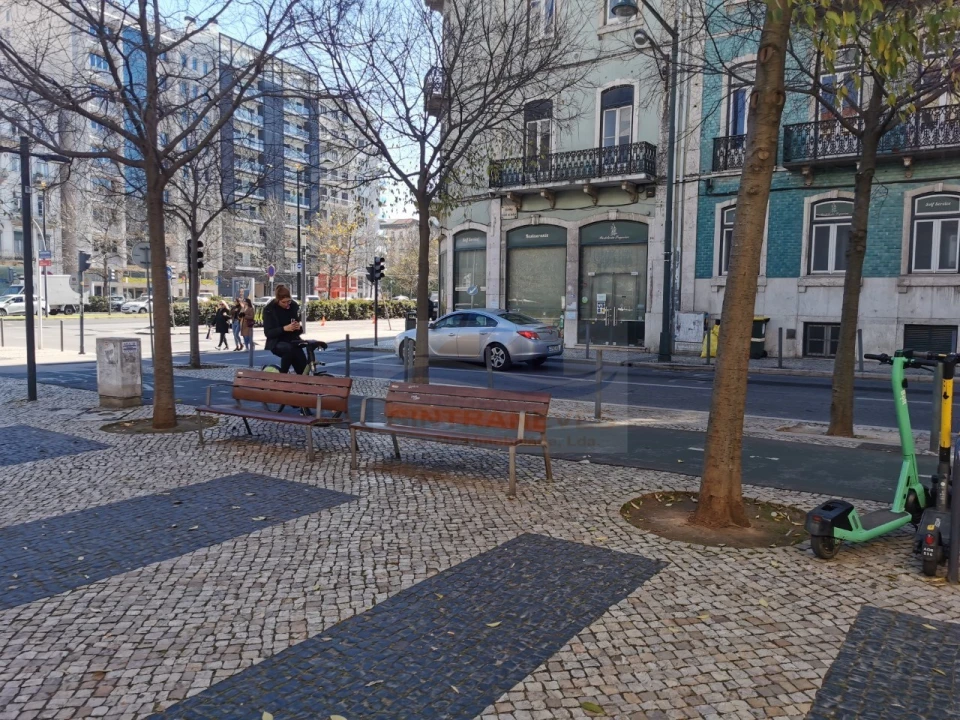 Loja para ced. p. contratual em Avenidas Novas Foto 1