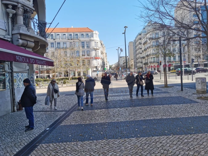 Loja para ced. p. contratual em Avenidas Novas Foto 2