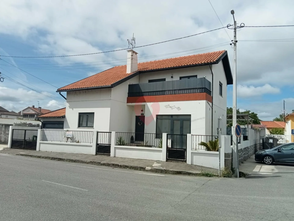 Moradia T3 para Venda em São Pedro da Torre Foto 2