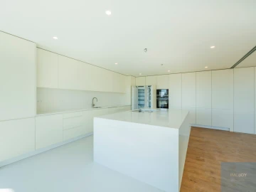 Apartamento T3 para Venda em Lordelo do Ouro e Massarelos
