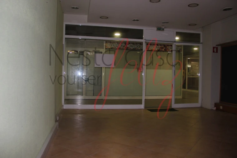 Loja para Venda em Gondomar (São Cosme), Valbom e Jovim