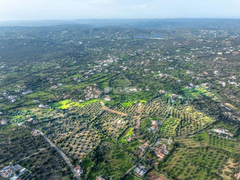 Terreno para Venda em Santa Barbara de Nexe Foto 1