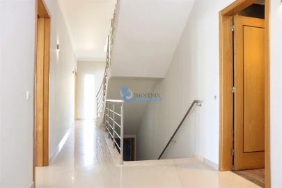 Moradia T4 para Venda em Albufeira e Olhos de Água