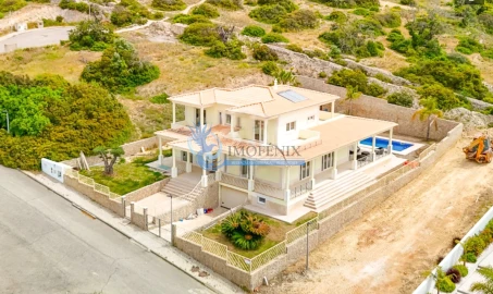 Moradia T4 para Venda em Albufeira e Olhos de Água
