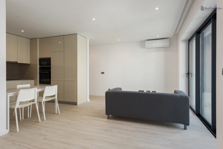 Apartamento T2 para Venda em Quarteira Foto 4