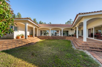 Moradia T4 para Venda em O. Azeméis, Riba-Ul, Ul, Macinhata Seixa, Madail