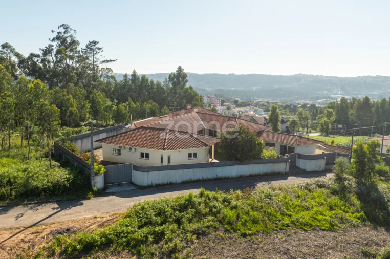 Moradia T4 para Venda em O. Azeméis, Riba-Ul, Ul, Macinhata Seixa, Madail Foto 7