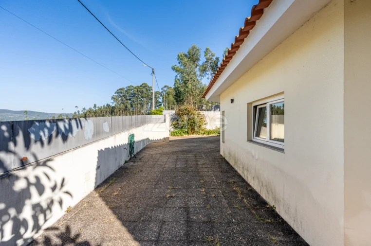 Moradia T4 para Venda em O. Azeméis, Riba-Ul, Ul, Macinhata Seixa, Madail Foto 35