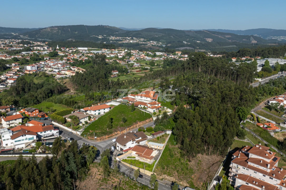 Moradia T4 para Venda em O. Azeméis, Riba-Ul, Ul, Macinhata Seixa, Madail Foto 42