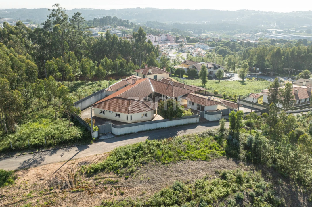 Moradia T4 para Venda em O. Azeméis, Riba-Ul, Ul, Macinhata Seixa, Madail Foto 6