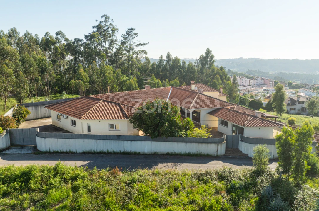 Moradia T4 para Venda em O. Azeméis, Riba-Ul, Ul, Macinhata Seixa, Madail Foto 5