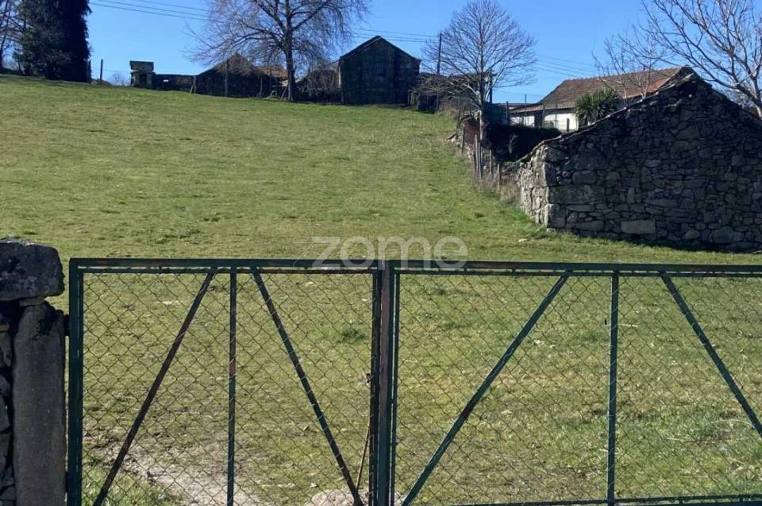 Moradia T4 para Venda em Salto Foto 28