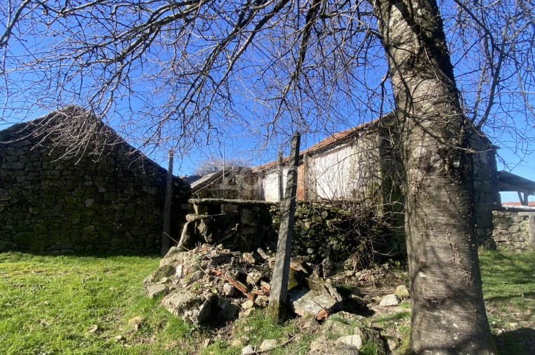 Moradia T4 para Venda em Salto Foto 12