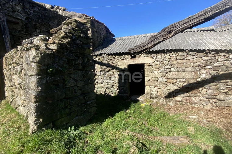 Moradia T4 para Venda em Salto Foto 6