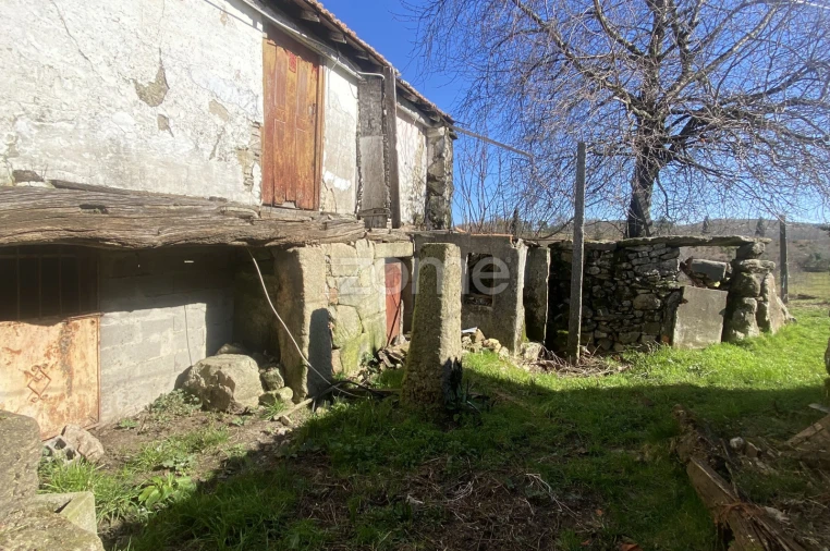 Moradia T4 para Venda em Salto Foto 13