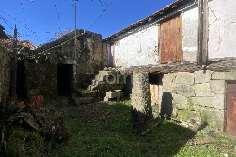 Moradia T4 para Venda em Salto Foto 14