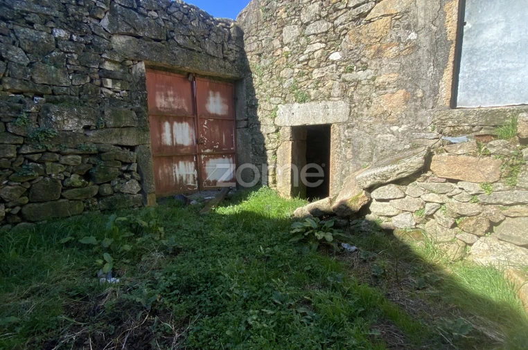 Moradia T4 para Venda em Salto Foto 23