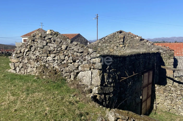 Moradia T4 para Venda em Salto Foto 8