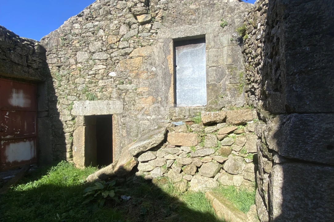 Moradia T4 para Venda em Salto Foto 19