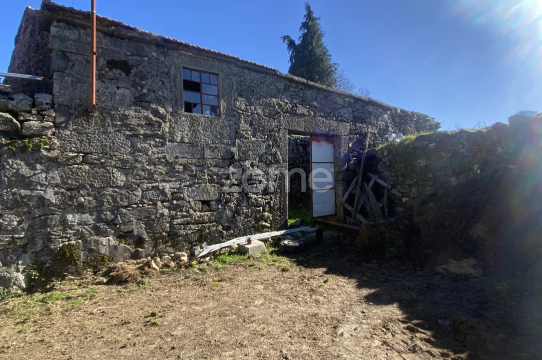 Moradia T4 para Venda em Salto Foto 26