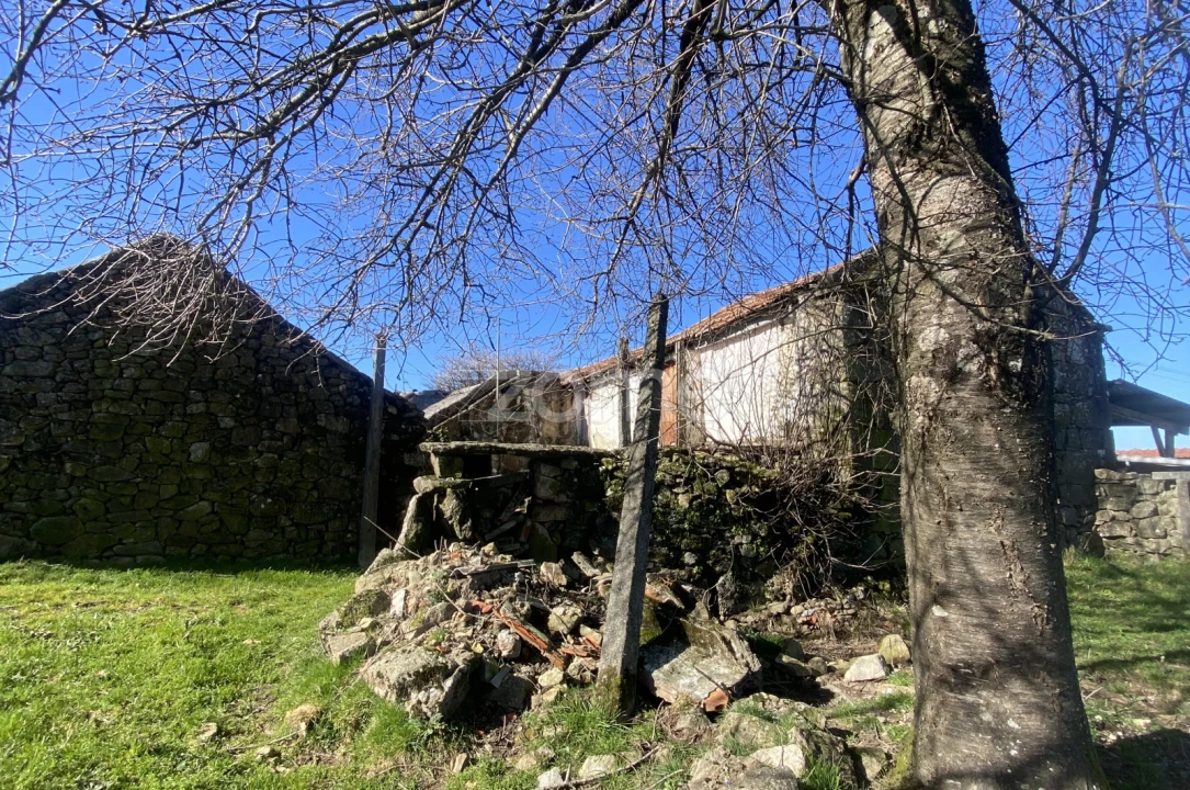 Moradia T4 para Venda em Salto Foto 12