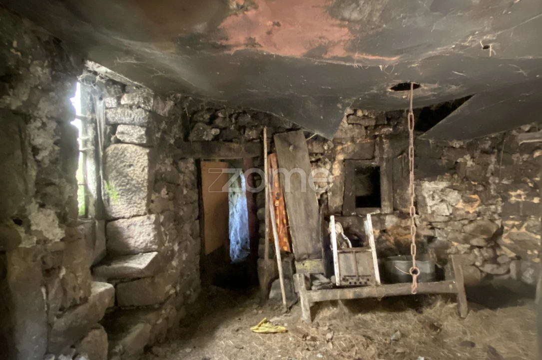 Moradia T4 para Venda em Salto Foto 17