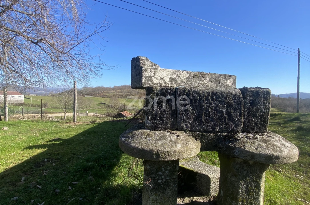 Moradia T4 para Venda em Salto Foto 20