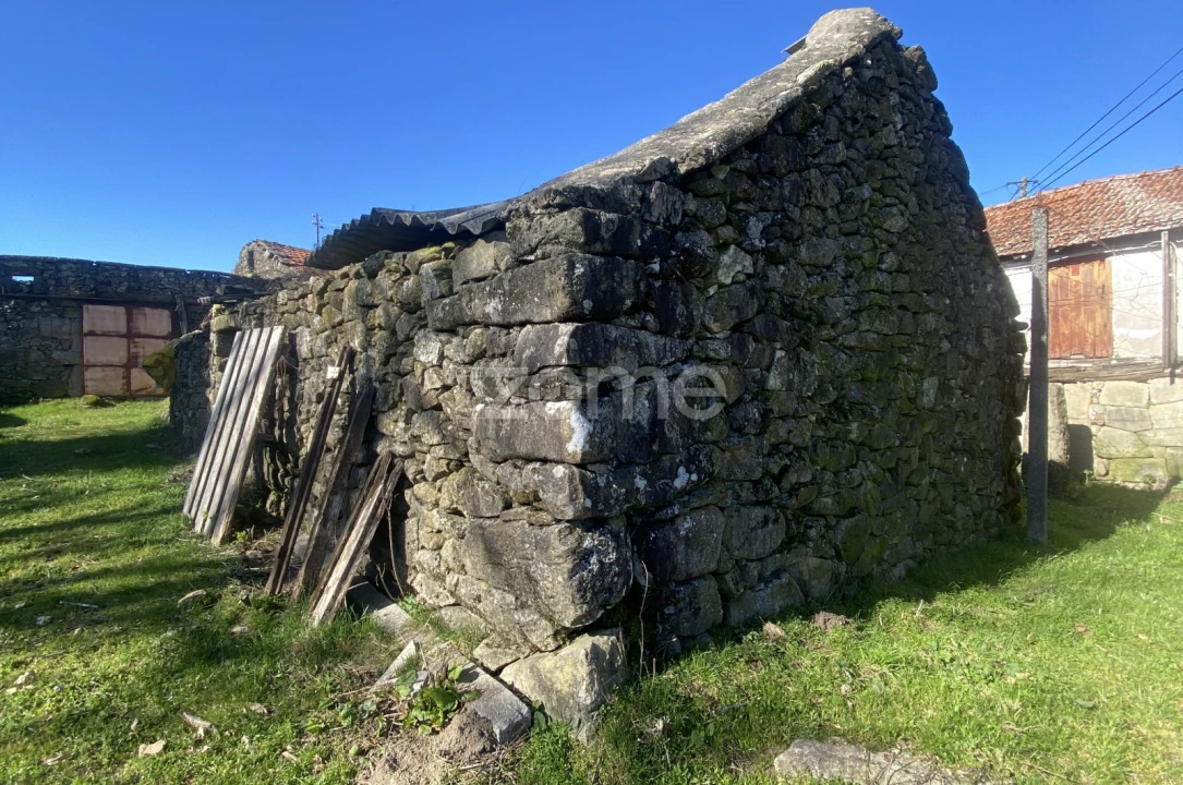 Moradia T4 para Venda em Salto Foto 7