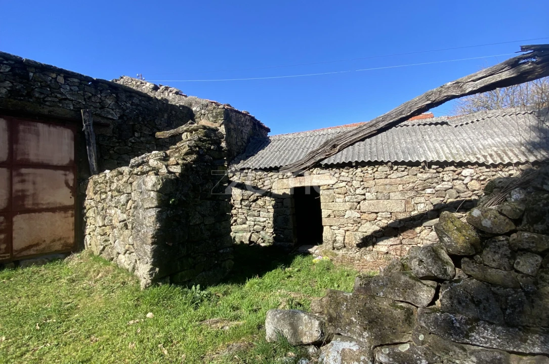 Moradia T4 para Venda em Salto Foto 9