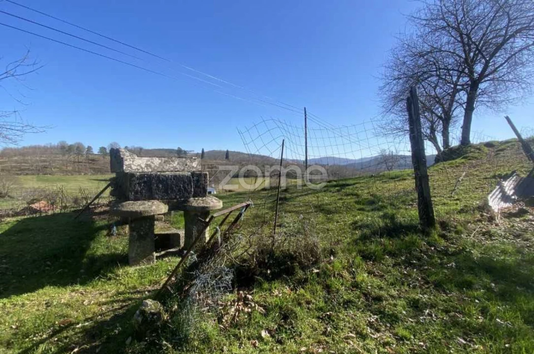 Moradia T4 para Venda em Salto Foto 21