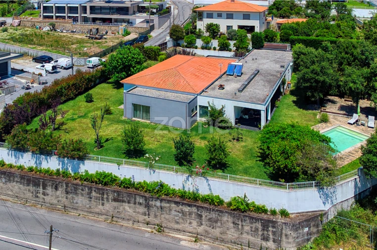 Moradia T4 para Venda em Turiz Foto 3