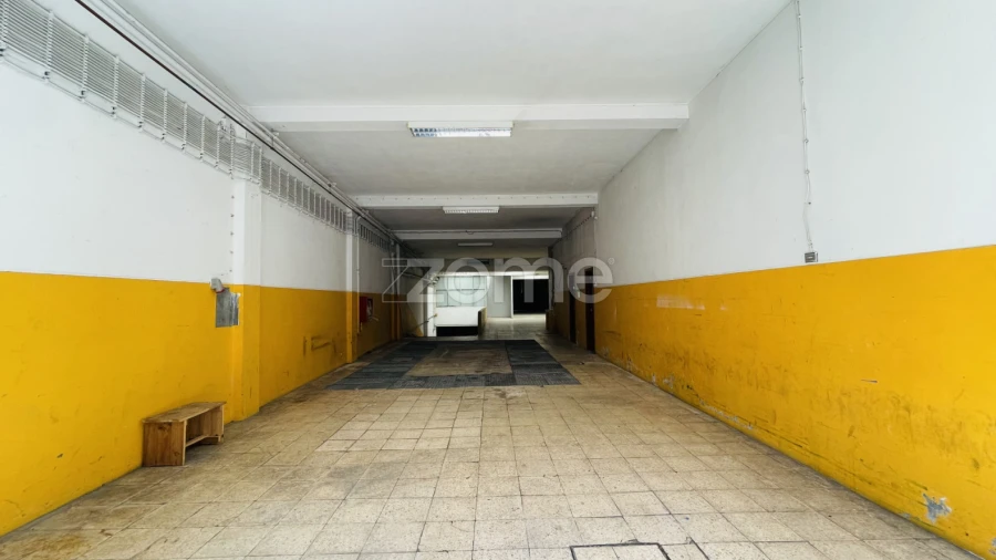 Terreno Comércio / Armazém para Venda em Paranhos