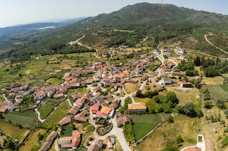 Moradia T3 para Venda em Vreia de Jales Foto 6