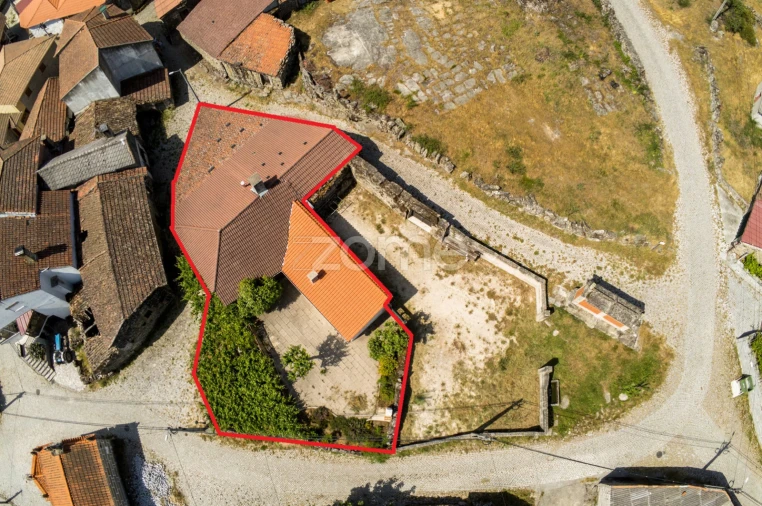 Moradia T3 para Venda em Vreia de Jales Foto 3