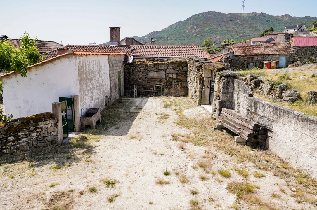Moradia T3 para Venda em Vreia de Jales Foto 16