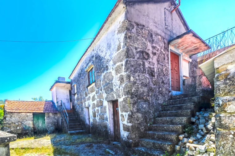 Moradia T1 para Venda em Campelo e Ovil