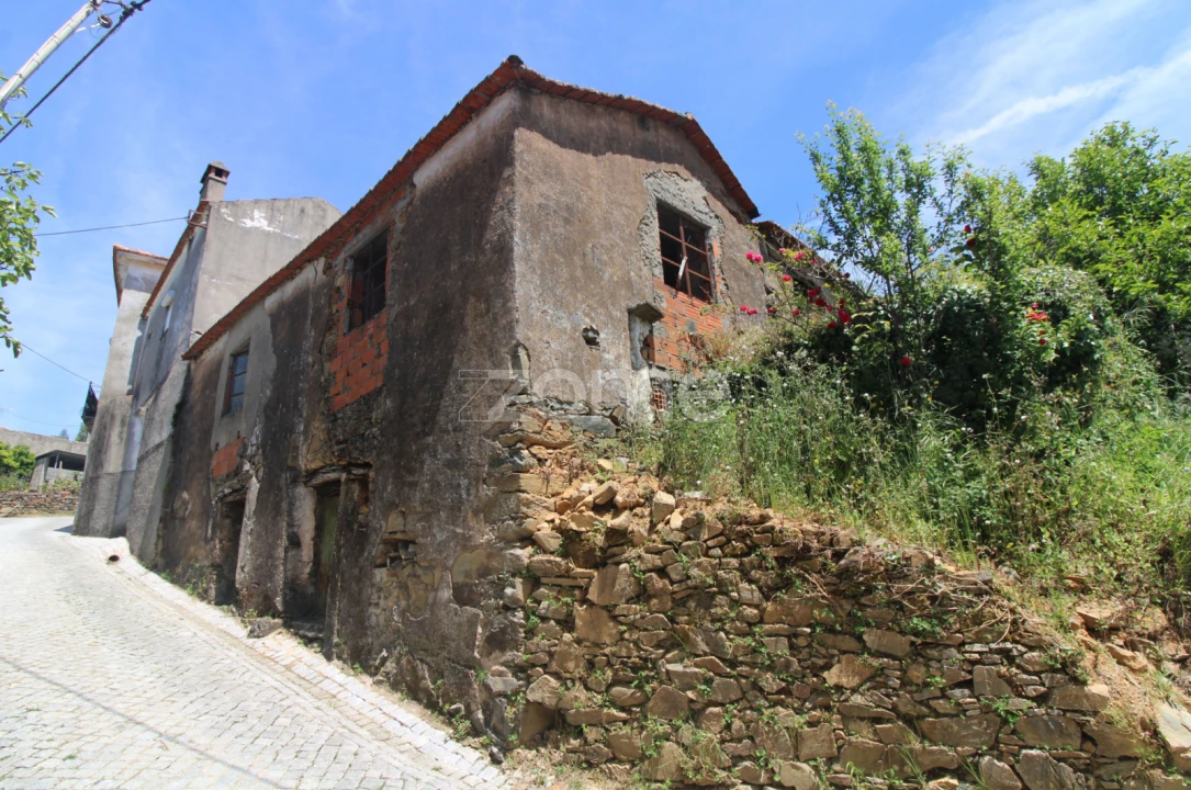 Moradia T2 para Venda em Castanheira de Pêra e Coentral Foto 9