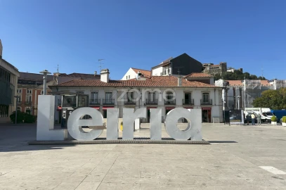 Terreno para Venda em Monte Redondo e Carreira