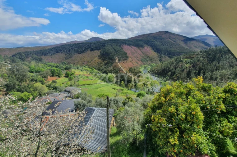 Moradia T2 para Venda em Cabril Foto 8