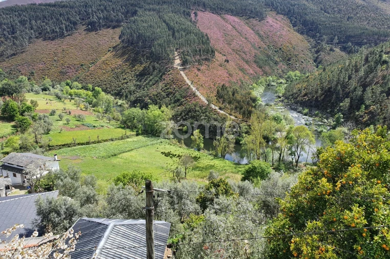 Moradia T2 para Venda em Cabril Foto 19