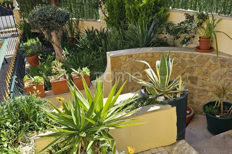 Moradia T5 para Venda em Santo António dos Cavaleiros e Frielas Foto 62