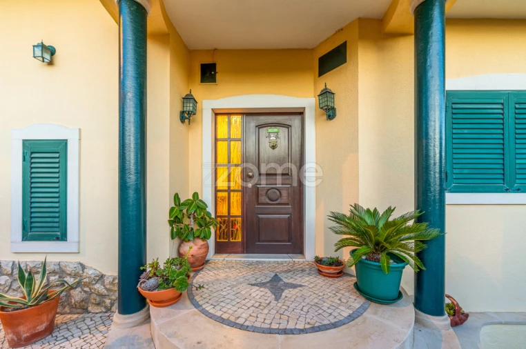 Moradia T5 para Venda em Santo António dos Cavaleiros e Frielas Foto 11