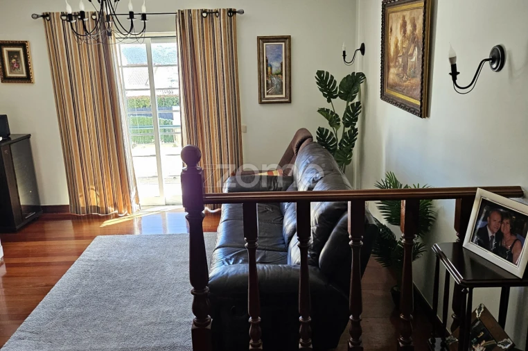 Moradia T5 para Venda em Santo António dos Cavaleiros e Frielas Foto 64