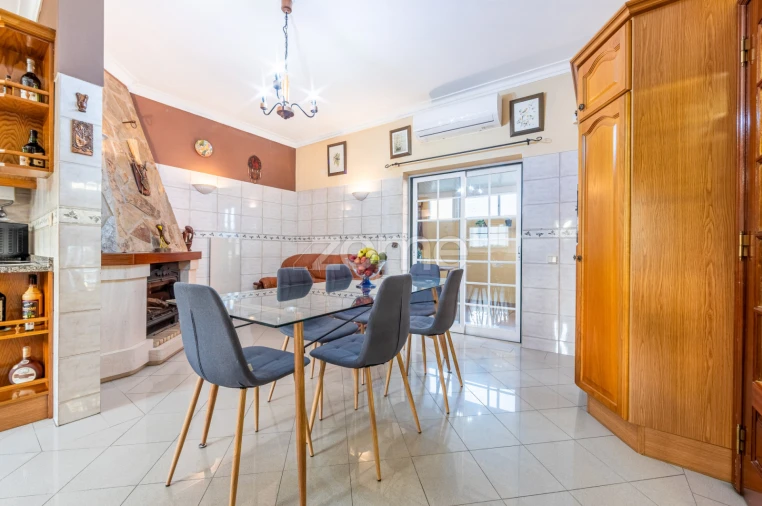 Moradia T5 para Venda em Santo António dos Cavaleiros e Frielas Foto 14