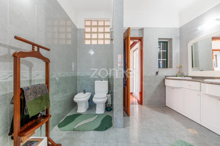 Moradia T5 para Venda em Santo António dos Cavaleiros e Frielas Foto 19