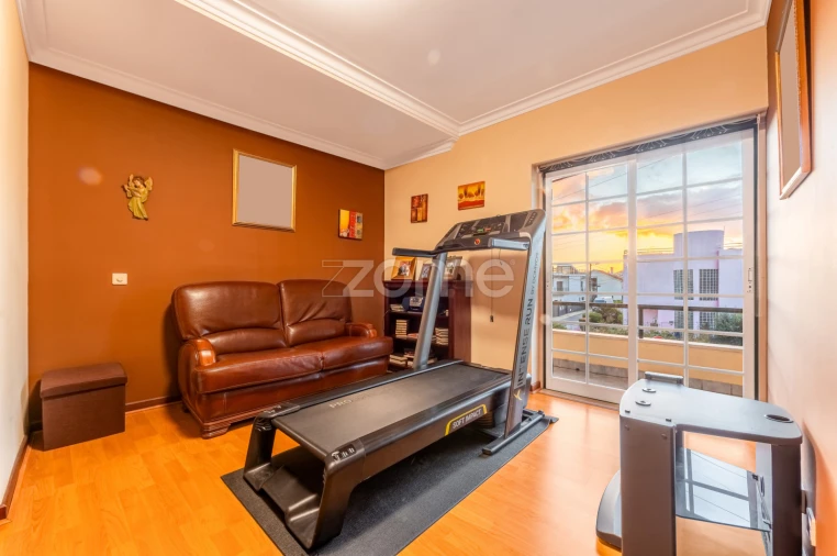 Moradia T5 para Venda em Santo António dos Cavaleiros e Frielas Foto 23