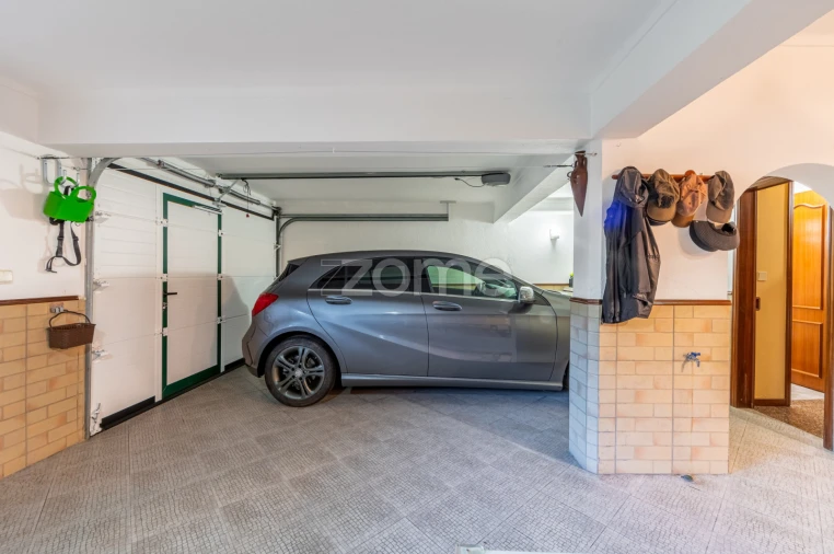 Moradia T5 para Venda em Santo António dos Cavaleiros e Frielas Foto 47